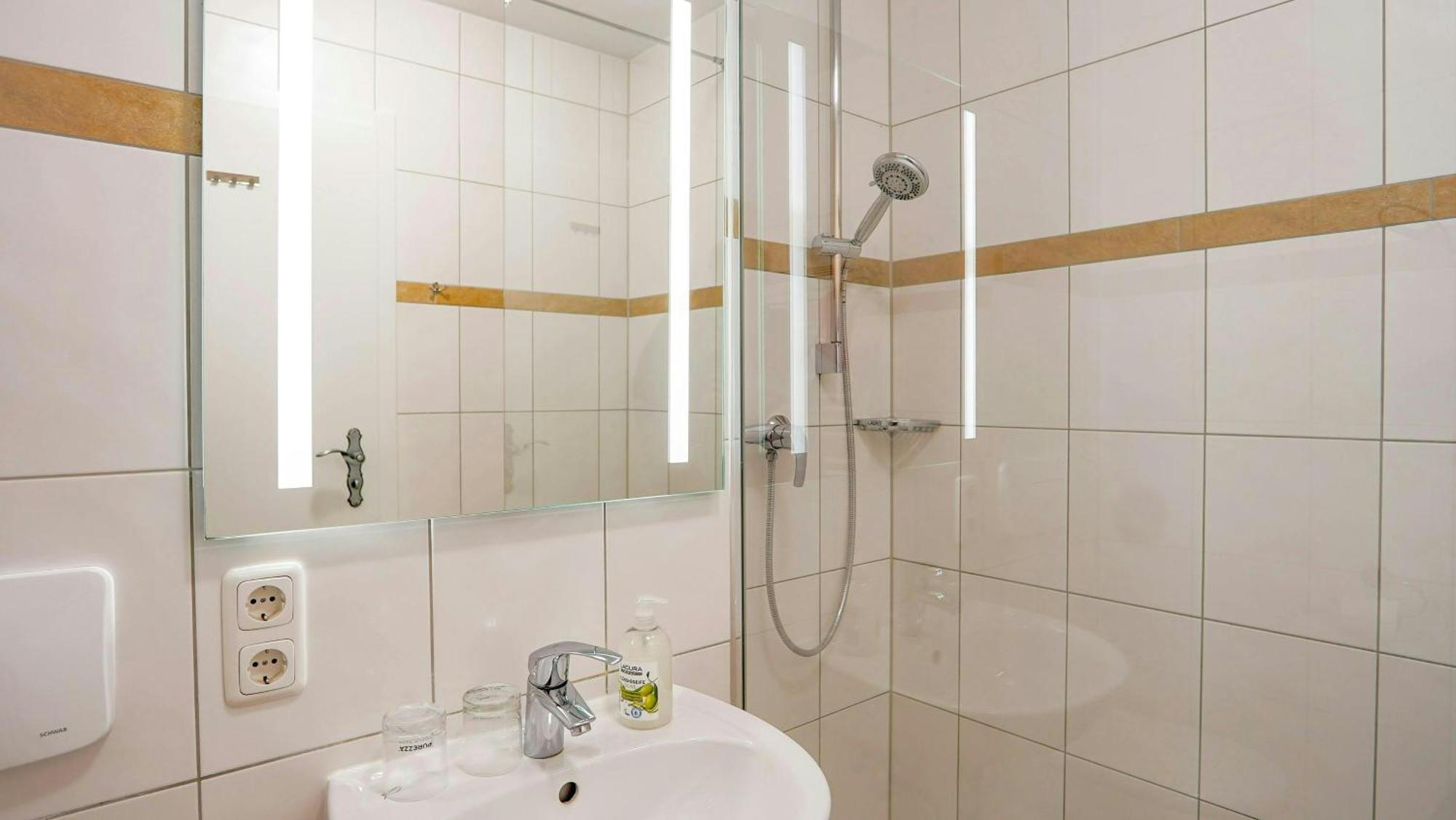 Landgasthof Zum Papyrer - Erholung Im Urlaubsgebiet Lenggries Extérieur photo